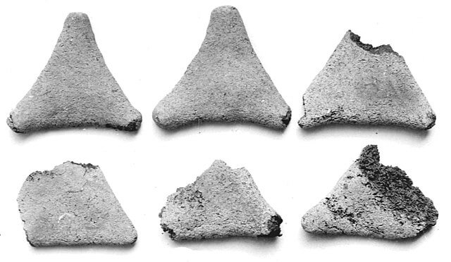 三角形のパン（第11王朝時代、紀元前2030年頃～1640年頃）　メトロポリタン美術館蔵
