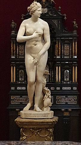 『メディチのヴィーナス』（ Medici Venus ）　ローマ時代の複製（ 紀元前2世紀後半～紀元前1世紀前半 ）　ウフィツィ美術館蔵