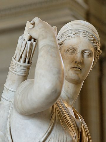 『ヴェルサイユのディアナ』( Diane de Versailles ) 125年 - 150年頃 ルーヴル美術館蔵