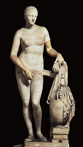 『クニドスのヴィーナス』　紀元前4世紀半ば　プラクシテレス（にもとづくローマ時代の彫刻）　ヴァチカン美術館蔵