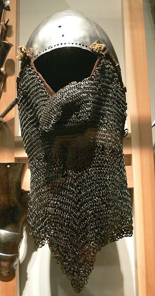 保護付きの丸いバシネット　1360年代　ドイツ歴史博物館蔵