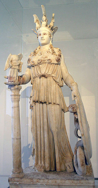アテナの奉納像。2世紀頃のローマ時代の像を再現していると思われる。 アテネ国立考古学博物館蔵