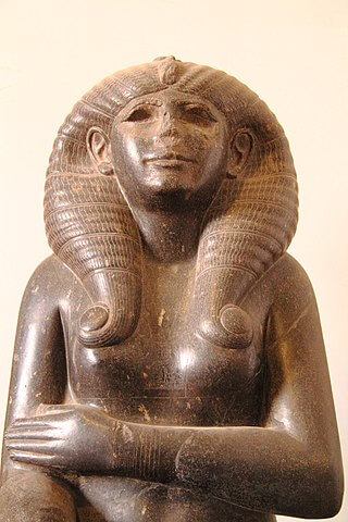 センウセレト2世妃ネフェルト像　紀元前19世紀（中王国時代）　カイロ・エジプト博物館蔵