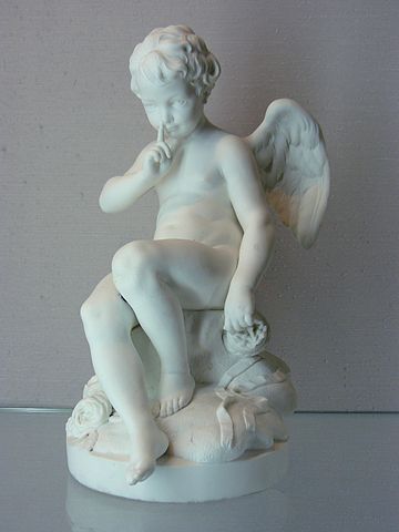 『クピド』　高さ30 cm　1757年－1766年　ファルコネのモデルにちなむ像　国立陶磁器美術館（セーヴル美術館）蔵