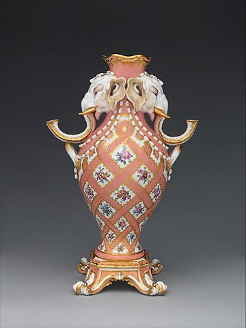象の頭の花瓶（一対のうちひとつ）　1758年　デュプレシスによるデザイン　メトロポリタン美術館蔵