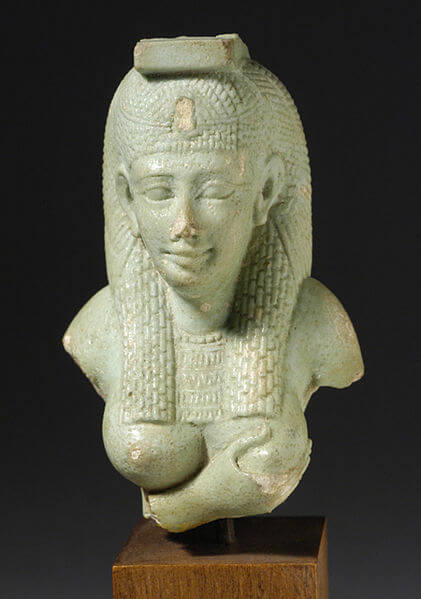 イシス女神像　紀元前332年頃－395年頃　ロサンゼルス郡美術館蔵