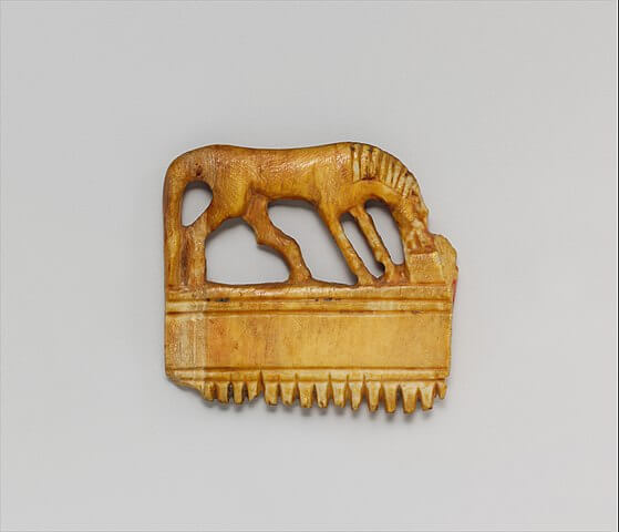 馬形の櫛（象牙製）　紀元前1295年頃－紀元前186年頃（第19王朝、新王国時代）　メトロポリタン美術館蔵