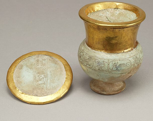 トトメス3世の名が記された壺　メトロポリタン美術館蔵