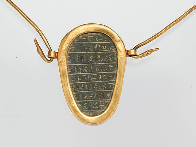 トトメス３世妃マンハタの名が刻まれたお守り　第18王朝（新王国時代）　メトロポリタン美術館蔵