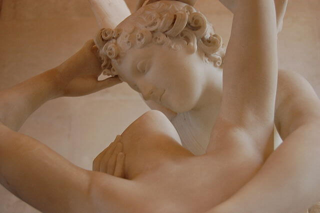 『アモールとプシュケ（アモールのキスで目覚めるプシュケ）』（ Psyché ranimée par le baiser de l’Amour ）　1793年　アントニオ・カノーヴァ　ルーヴル美術館蔵