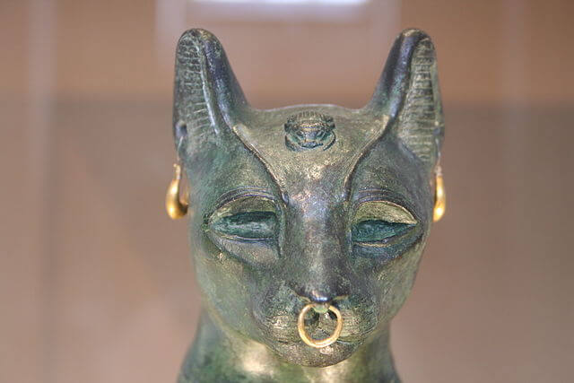 『ゲイヤー－アンダーソンの猫』（バステト女神像）　新王国時代　紀元前600年以降　大英博物館蔵