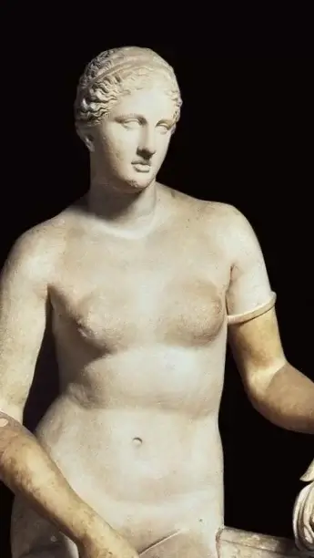 『クニドスのヴィーナス』　紀元前4世紀半ば　プラクシテレス（にもとづくローマ時代の彫刻）　ヴァチカン美術館蔵
