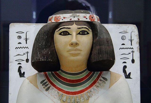 ネフェルト座像　古王国時代　第4王朝　カイロ・エジプト博物館蔵