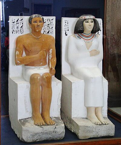 ラーヘテプ王子と妻ネフェルト座像　古王国時代　第4王朝　エジプト考古学博物館蔵