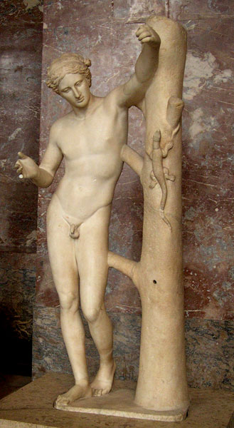 『とかげを殺すアポロン』　高さ167cm 幅78cm 奥行き85cm　80年頃（プラクシテレスのオリジナルは紀元前330年頃）　ルーヴル美術館蔵