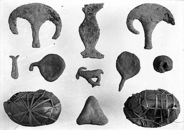 ガゼルの形など、様々な形のパン（第18王朝、紀元前1550年頃～1292年頃。テーベの墓TT8から出土）　トリノ、エジプト美術館蔵