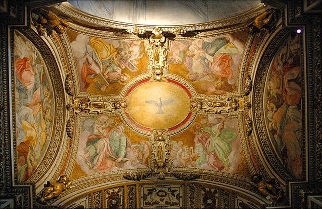 ジョヴァンニ・バッティスタ・リッチによる礼拝堂入り口のフレスコ画