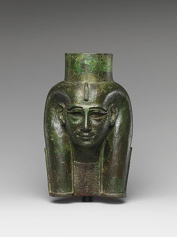 恐らく女神ムト、の頭部　紀元前700年頃　メトロポリタン美術館蔵