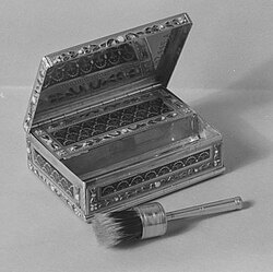 パッチ・ボックス (Patch box) French, Paris; Patch box; Metalwork-Gold and Platinum　1784 - 1789年　メトロポリタン美術館蔵