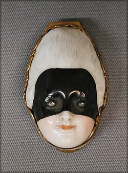 パッチ・ボックス (Patch box)　1750年頃　マイセン磁器製　メトロポリタン美術館蔵