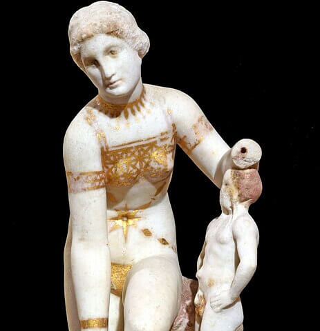 『ビキニのウェヌス』（ Statuette of “Venus in a bikini” ）　大理石　前1世紀～後1世紀　ナポリ国立考古学博物館蔵