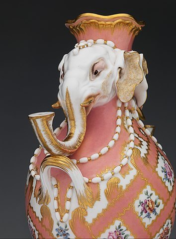 象の頭の花瓶（一対のうちひとつ）　1758年　デュプレシスによるデザイン　メトロポリタン美術館蔵