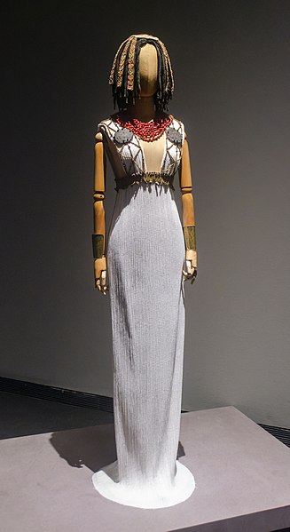 古代エジプトの女性の服装（復元。スペイン国内での古代エジプト展）
